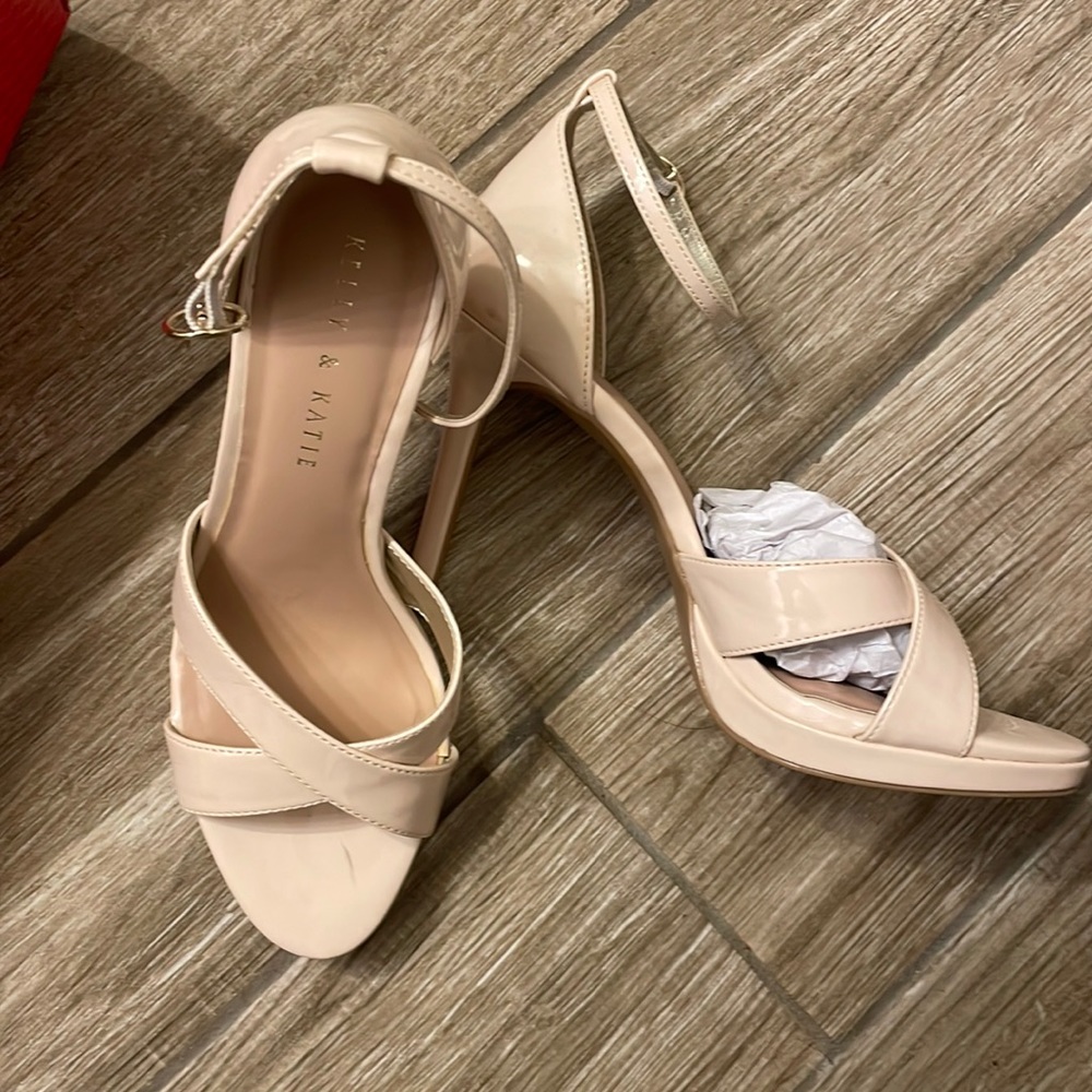 Kelly and Katie Sanesa cream heel shoes